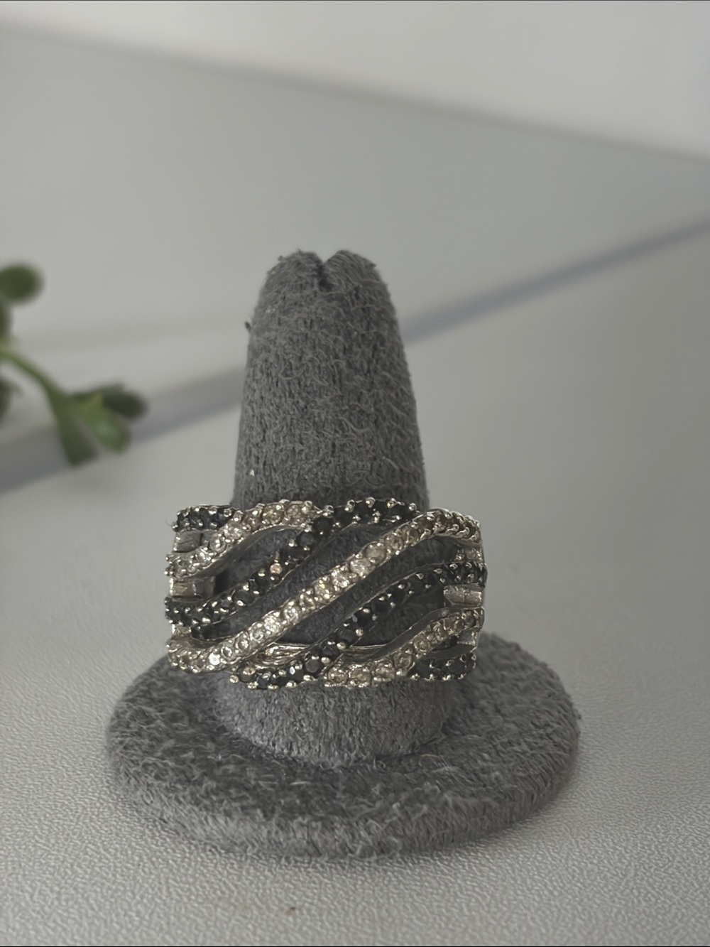 1/5 winners will win a 925 Sterling Silver sz 8 ring with CZ & Spinel - Picture 1 of 2